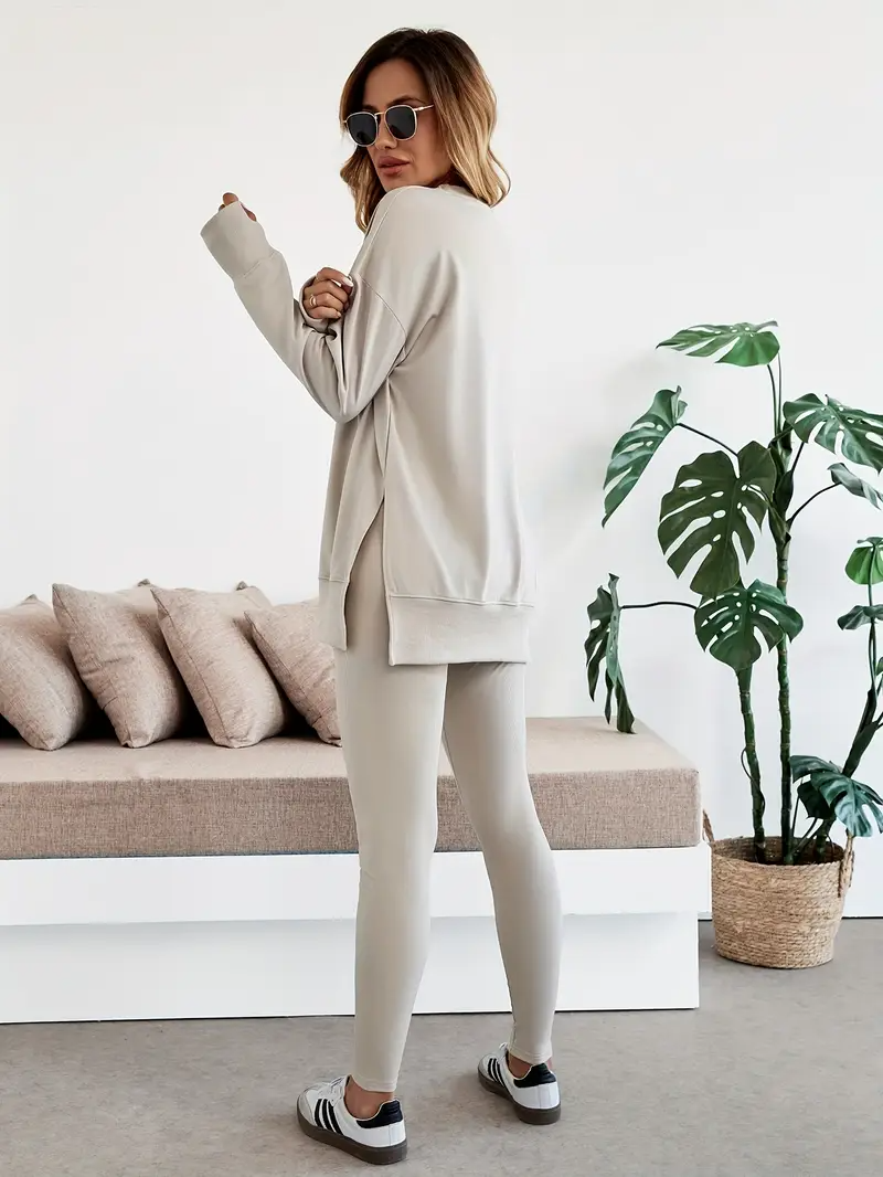 Stylish women's sweatshirt and leggings set
